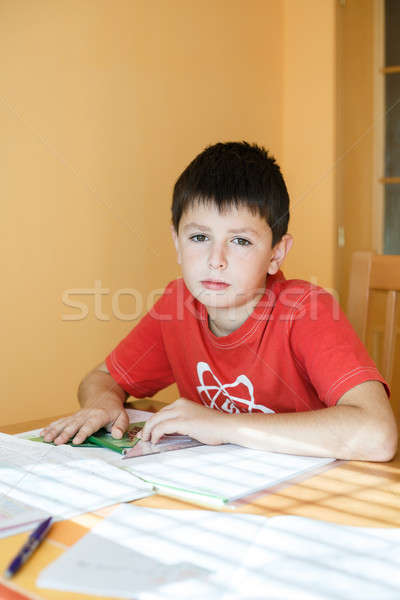 Stockfoto: Jongen · school · huiswerk · geometrie · wiskunde · werkboek