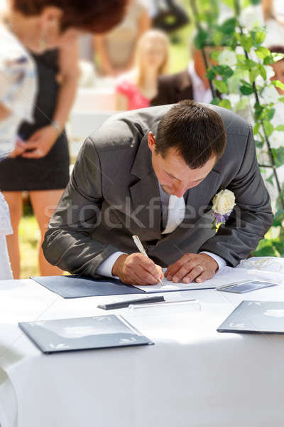 жених подписания сертификата парка свадьба невеста Сток-фото © artush