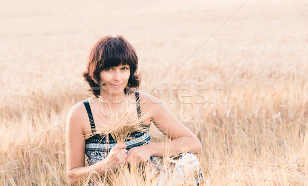 Foto stock: Belleza · mujer · cebada · campo · verano