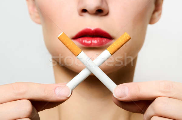 慢 死亡 抽煙 面對 吸煙 嘴唇 商業照片 © ashumskiy