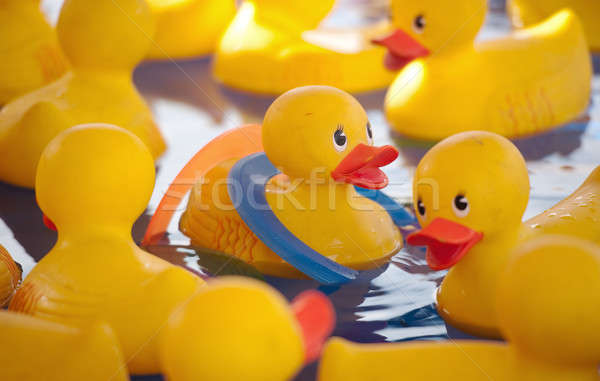 [[stock_photo]]: Une · anneaux · caoutchouc · heureux · piscine