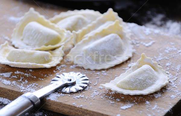 Foto d'archivio: Fresche · ravioli · tavolo · da · cucina · cena · pasto · primo · piano