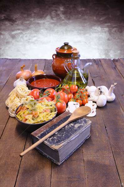 Książka kucharska stół kuchenny składniki drewna kuchnia tabeli Zdjęcia stock © asturianu
