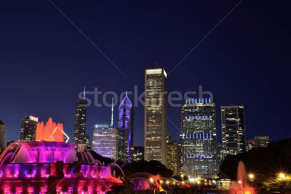 Stok fotoğraf: Chicago · ufuk · çizgisi · çeşme · gece · panorama · gökdelenler