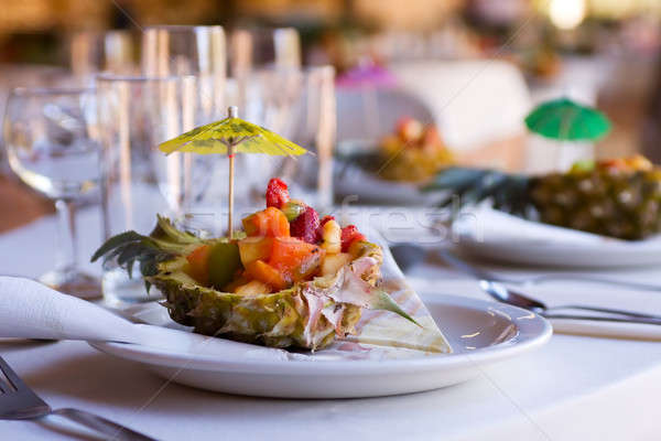Gyümölcssaláta előétel felszolgált esküvői fogadás fél ananász Stock fotó © avdveen