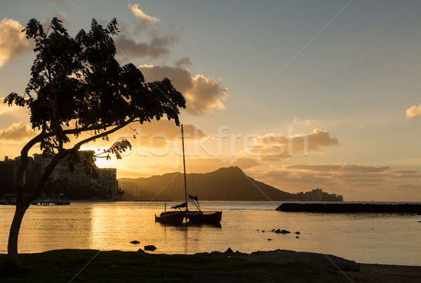 Sunrise over Diamond Head from Waikiki Hawaii Stock photo © backyardproductions