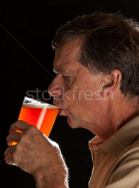 Foto stock: Altos · hombre · pinta · vidrio · cerveza · caucásico