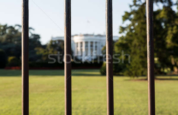 A casa branca Washington DC atrás barras sul gramado Foto stock © backyardproductions