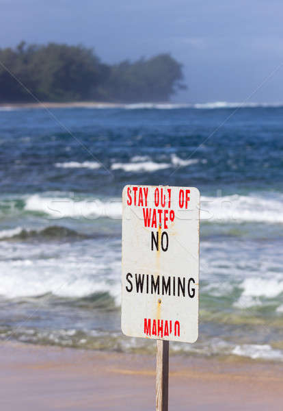 Foto d'archivio: No · nuoto · segno · di · pericolo · spiaggia · inverno