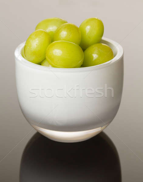 Blanche verre bol plein raisins verts tasse Photo stock © backyardproductions
