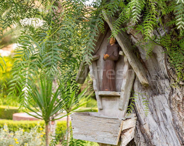 Standbeeld monnik houten vogel tabel bad Stockfoto © backyardproductions