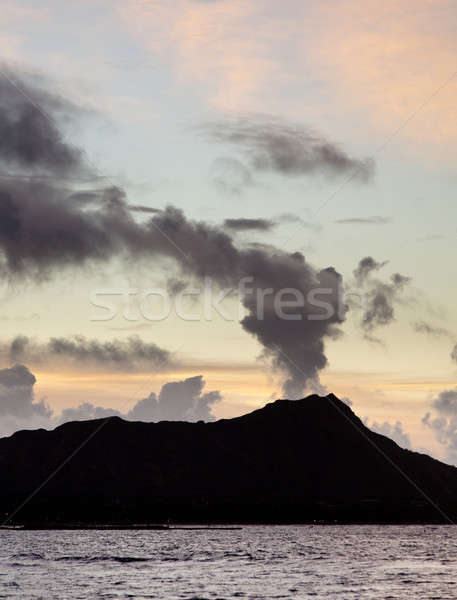 Wolken Diamant Kopf Krater Rauch Vulkan Stock foto © backyardproductions