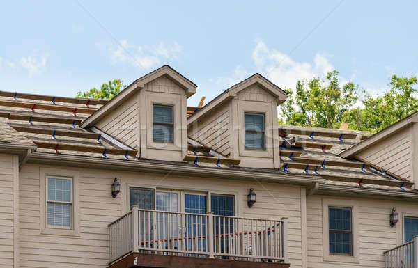 Construction toit remplacement lieu commencer tuiles Photo stock © backyardproductions