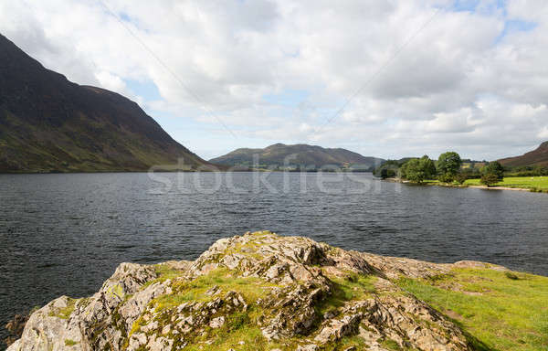 Vedere apă lake district trecut copaci insulă Imagine de stoc © backyardproductions