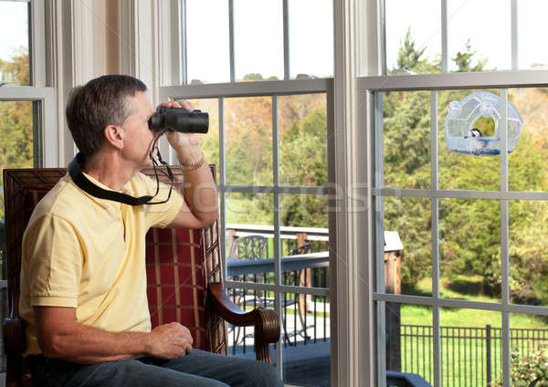 Foto stock: Hombre · viendo · aves · altos · binoculares · naturaleza