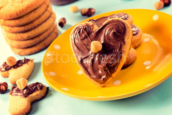 Foto d'archivio: Crema · cookies · dolce · a · forma · di · cuore · focus · grande