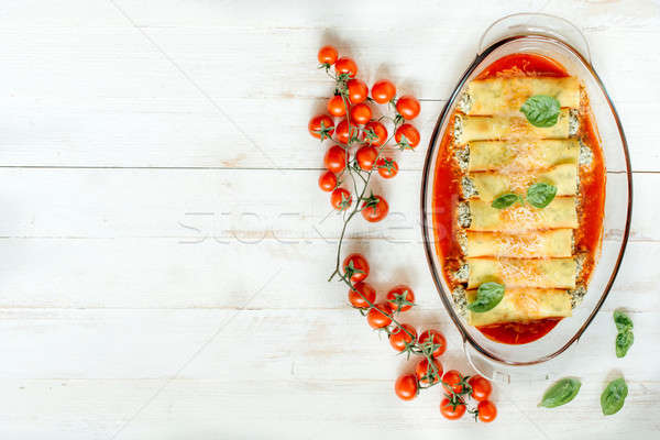 Foto stock: Espinacas · queso · relleno · tomate