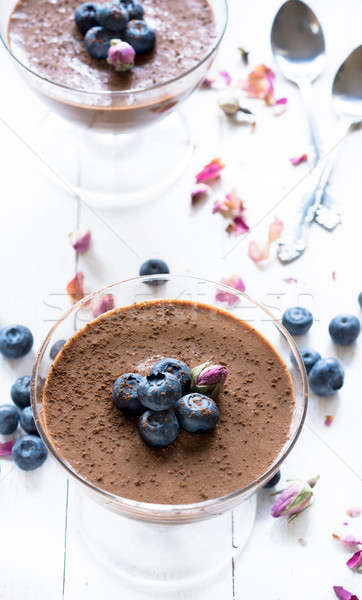 [[stock_photo]]: Mousse · au · chocolat · sweet · maison · bleuets · lumière · chocolat