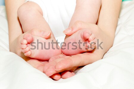 Bebé atención selectiva seguridad madre medicina masaje Foto stock © badmanproduction