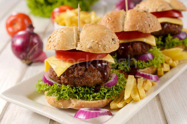Cheeseburger frytki skupić front burger tle Zdjęcia stock © badmanproduction