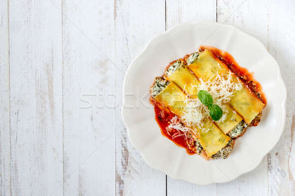 Foto d'archivio: Spinaci · formaggio · piatto · ripieno · pomodoro · sopra