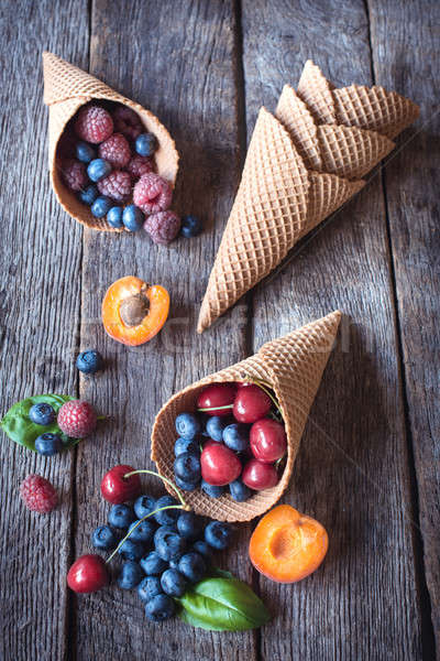 フルーツ アイスクリーム 新鮮な 果物 アイスクリームコーン 木製 ストックフォト © badmanproduction