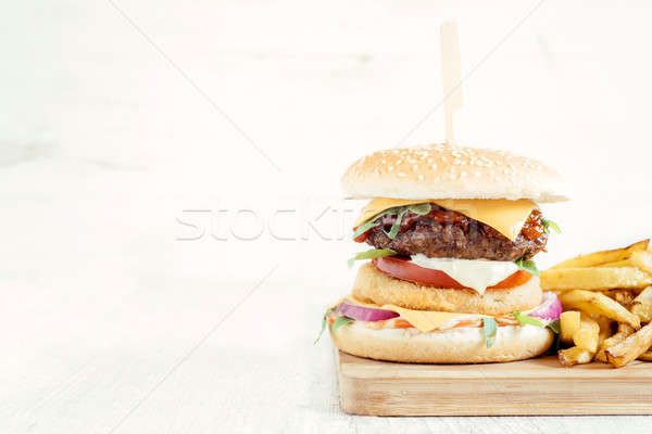 Marhahús hal hamburger francia fából készült fókusz Stock fotó © badmanproduction
