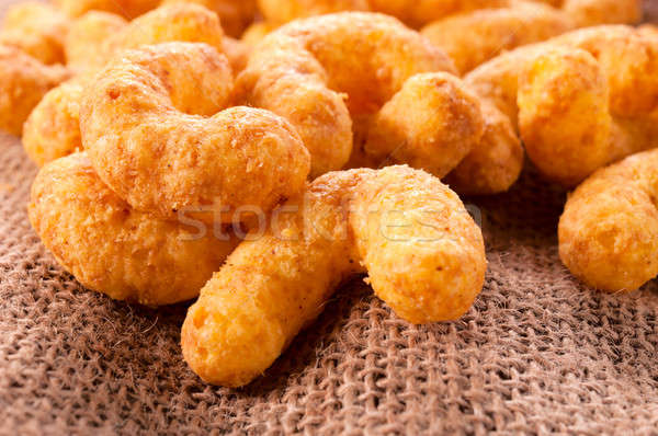 Egészségtelen étel egészségtelen harapnivalók sajt földimogyoró étel Stock fotó © badmanproduction