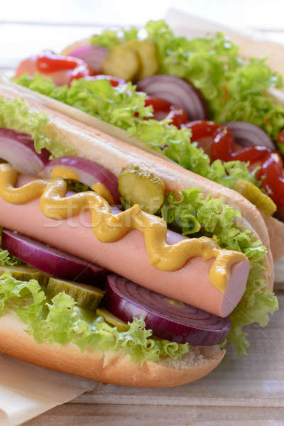 Hot dog couple chaud chiens bois restaurant [[stock_photo]] © badmanproduction