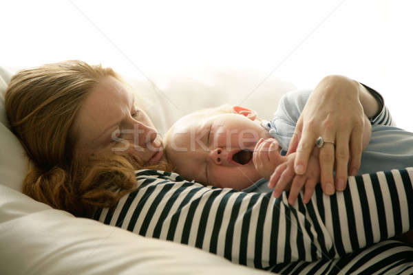 Bebé madre nino toma siesta Foto stock © Bananna