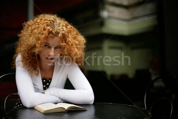 Stockfoto: Smart · meisje · lezing · boek · naar