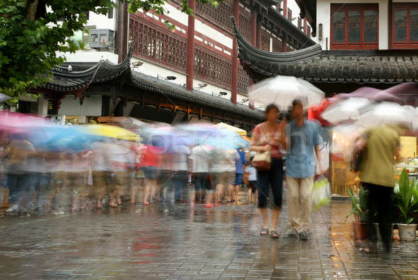 Shanghai lluvia mujer amor Pareja compras Foto stock © Bananna