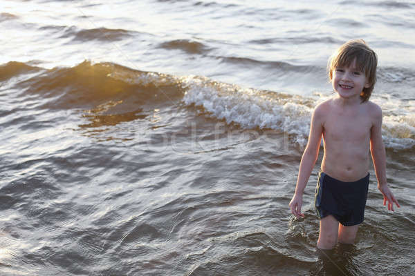 Belo menino fora mar caucasiano maiô Foto stock © Bananna