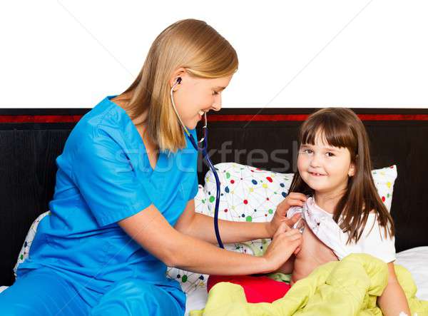 Küçük kız çocuk doktoru stetoskop küçük hasta Stok fotoğraf © barabasa