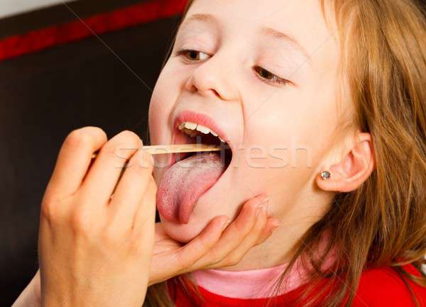 Onderzoeken pijnlijk keel kinderarts weinig houten Stockfoto © barabasa