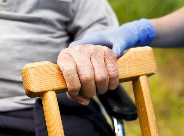 Besondere Pflege ältere Menschen Pflegeheim Hand Stock foto © barabasa