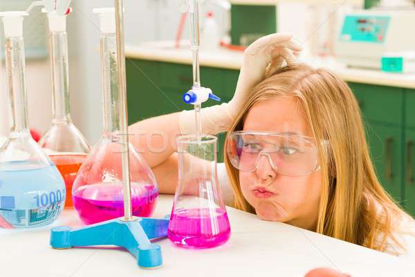Kimyasal analiz öğrenci zayıf bellek Stok fotoğraf © barabasa