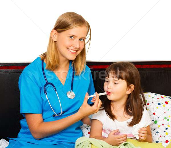 Toma pequeño medicina pediatra diario jarabe Foto stock © barabasa