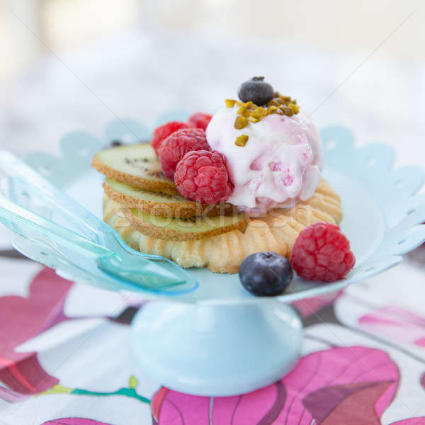 Сток-фото: десерта · мороженым · плодов · черпать · свежие · розовый