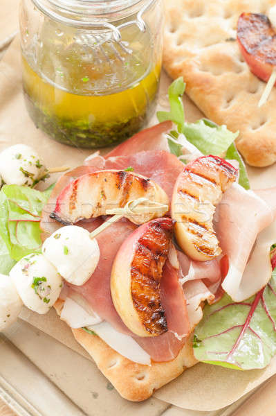 Sandwich affumicato prosciutto alla griglia pesche mozzarella Foto d'archivio © BarbaraNeveu