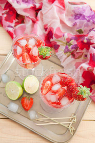 Foto d'archivio: Fatto · in · casa · fragola · limonata · fresche · calce · alimentare