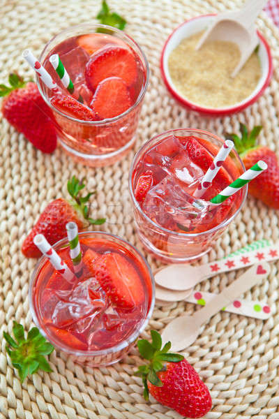 Hausgemachte Limonade frischen Erdbeeren Eis Erdbeere Stock foto © BarbaraNeveu