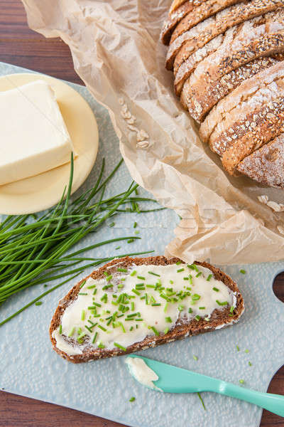 Foto d'archivio: Pane · burro · erba · cipollina · fetta · fresche · colazione