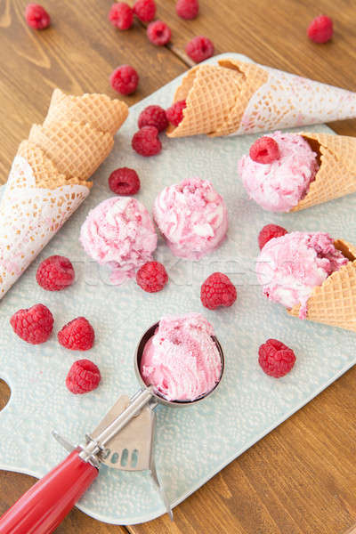 Framboise crème glacée gaufre bonbons lumineuses Berry Photo stock © BarbaraNeveu