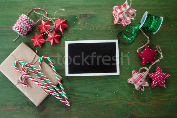 Traditionellen Weihnachten Dekorationen präsentiert heiter grünen Stock foto © BarbaraNeveu