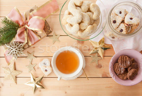 Választék karácsony sütik csésze tea étel Stock fotó © BarbaraNeveu