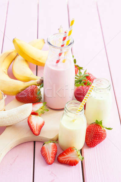 Stock foto: Milch · frischen · Erdbeeren · Bananen · Jahrgang · Glas