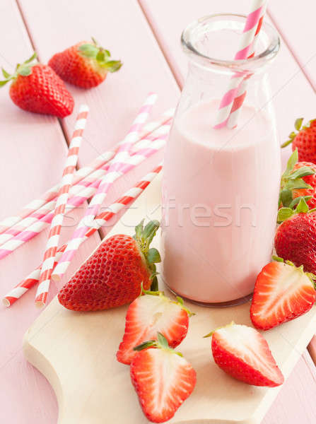 Stock foto: Milch · frischen · Erdbeeren · Jahrgang · Glas · Flasche