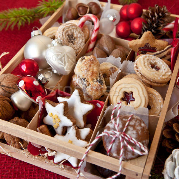 Peu boîte variété cookies noix bois [[stock_photo]] © BarbaraNeveu