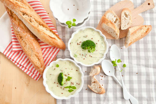 Házi készítésű krémes brokkoli leves friss francia kenyér Stock fotó © BarbaraNeveu